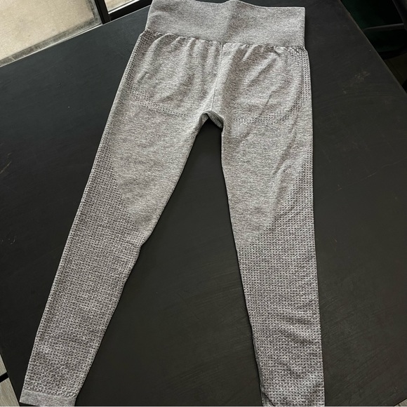 GYMSHARK leggings size M - Picture 3 of 3